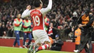 Santi Cazorla celebra su gol ante el Newcastle.