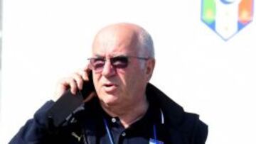 Tavecchio, sancionado seis meses.