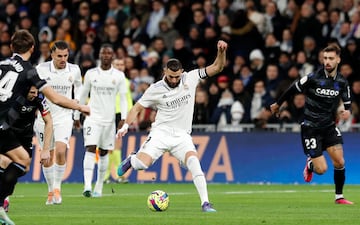 Disparo de Karim Benzema.