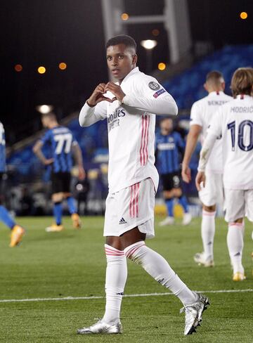 3-2. Rodrygo Goes celebró el tercer gol.