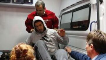 Así dejaba Luis Suarez el hospital tras la operación en su rodilla, en Montevideo (22 de Mayo).