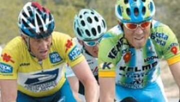 <b>BUEN DETALLE.</b> Armstrong se puso ayer el mono de trabajo.