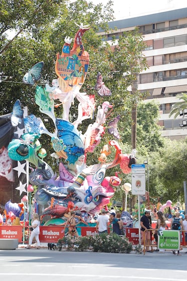 Las fallas visten las calles de Alicante. 