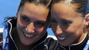 <b>DÚO DE PLATA. </b>Fuentes y Mengual se abrazan en el podio.