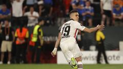 SEVILLE, SPAIN - MAY 18: Rafael Borre of Eintracht Frankfurt scores a penalty during the UEFA Europa League final match between Eintracht Frankfurt and Rangers FC at Estadio Ramon Sanchez Pizjuan on May 18, 2022 in Seville, Spain. (Photo by Burak Akbulut/Anadolu Agency via Getty Images)