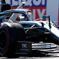 Hamilton da un golpe en la mesa y Sainz remonta con rabia