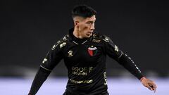 BUENOS AIRES, ARGENTINA - JULY 18: Rodrigo Aliendro of Colon runs with the ball during a match between River Plate and Colon as part of Torneo 2021 of Liga Profesional de Futbol at Estadio Monumental Antonio Vespucio Liberti on July 18, 2021 in Buenos Aires, Argentina. (Photo by Marcelo Endelli/Getty Images)