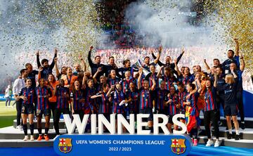 Las jugadoras del Barcelona celebran la consecución de la Champìons League.