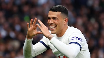 Pedro Porro celebra su gol anotado al Tottenham.