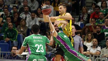 El Unicaja gana y sigue apuntando a la cuarta plaza