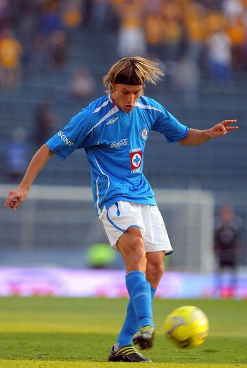 Gerardo Lugo era una de las más grandes promesas de Cruz Azul, pero le costó mucho consolidarse con el primer equipo. Estuvo tres años en el primer equipo de la Máquina, pero no pudo ser determinante con esta escuadra. Tampoco pudo conseguir el título de la Liga MX con la Máquina.