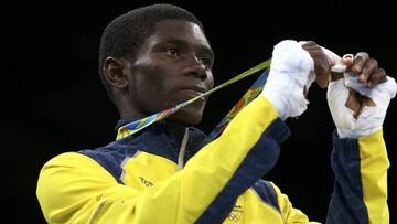 El técnico Rafael Iznaga celebra la medalla de plata y reclama el apoyo que el boxeo se ha ganado con los triunfos de Yuberjen Martínez.