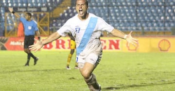 Dwight Pezzarossi: En 2014, fue nombrado Ministro de Cultura y Deportes de Guatemala tras una exitosa carrera. Jugó en Guatemala, Chile, España, Inglaterra, Argentina. En total, marcó 115 goles con sus clubes y 16 con la selección