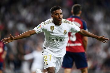 El brasileño debuto en partido oficial con el primer equipo el 25 de septiembre de 2019 ante el Osasuna. El delantero sustituyó a Vinicius Jr. en el 71’ y nada más saltar al césped del Santiago Bernabéu marcó el segundo gol de los madridistas. 