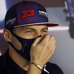 Verstappen vuelve a la carga contra Hamilton