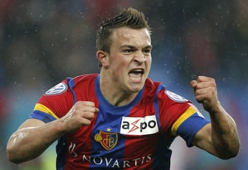 Xherdan Shaqiri es uno de los mejores jugadores suizos de toda la historia y fruto del futbol base del Basilea. El jugador suizo, de ascendencia kosovar, salió con 20 años al Bayern Múnich. Tras el pase por la Bundesliga también pasó por la Serie A, Premier y Ligue 1. Su palmarés también cuenta con dos Champions League, una con el Bayern y otra con el Liverpool.  