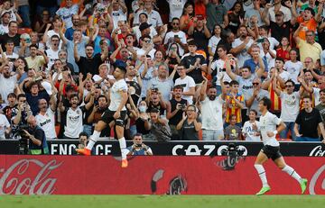 14/08/22
PARTIDO PRIMERA DIVISION 
VALENCIA -  GIRONA

GOL VALENCIA 1 - 0 CELEBRACION DE CARLOS SOLER DE PENALTI ALEGRIA AFICION



