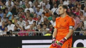 Casillas se lamenta tras el gol de Arda.