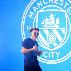 Grealish resuelve su problema con Almirón