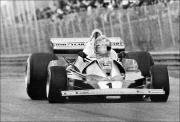 Lauda y Ferrari empezaron aquella campaña como referentes. El austriaco ganó cuatro de las seis primeras carreras, siendo segundo en las otras dos, y su compañero Clay Regazzoni venció otra. Hunt se impuso en España, en el Jarama, seguido de Lauda. Pero su balance tras seis grandes premios era muy pobre con apenas ese triunfo y un segundo puesto en Sudáfrica.
