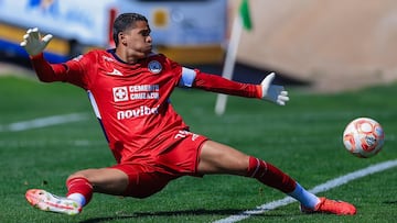Kevin Mier con el Cruz Azul en el equipo Sub-21.