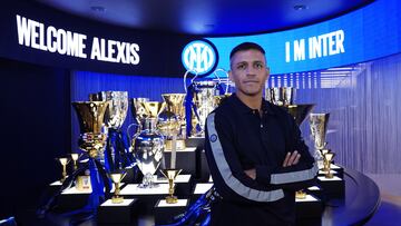 A Alexis le preguntan por los chilenos que han pasado por Inter y pasa esto: ¿recordó a todos?
