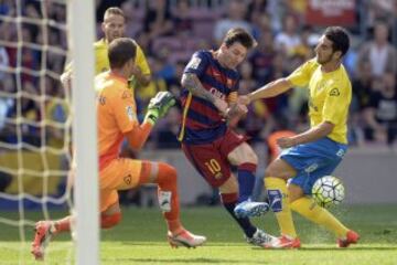 Momento de la lesión de Messi tras un bloqueo del defensa de Las Palmas Bigas