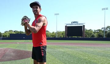 Los jugadores del conjunto colchonero Koke, Savic, Morata, Adán y Hermoso han disfrutado de un día béisbol en el campo principal de la Dallas Baptist University.
