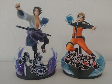 Las figuras de Naruto y Sasuke que cruzan los dos ataques más fuertes del anime