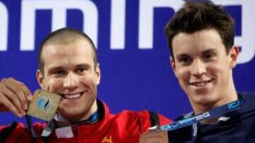 <b>DE BRONCE. </b>Alan Cabello (a la derecha) muestra su medalla.