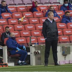 Sólo una cara nueva se cuela en el once ideal de Koeman