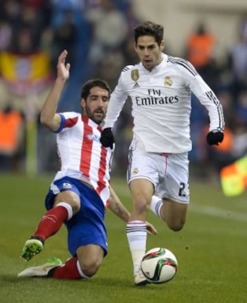 Raul García e Isco.