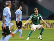 AME4213. SAO PAULO (BRASIL), 16/04/2026.- Agustín Giay (d) de Palmeiras reacciona este jueves, en un partido de la fase de grupos de la Copa Libertadores entre Palmeiras y Sporting Cristal en el estadio Allianz Parque en Soa Paulo (Brasil). EFE/ Isaac Fontana