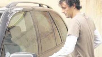 <b>AL VESTUARIO. </b>Agustín Aranzábal se marchó ayer del entrenamiento al notar que sus molestias físicas no habían remitido.