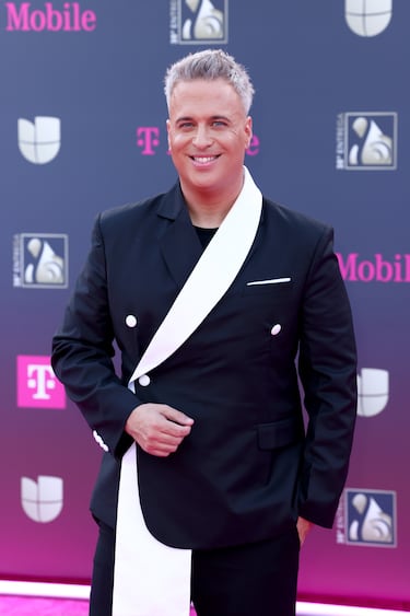 Álex Rodriguez posa en la alfombra roja de los premios 'Lo Nuestro'.