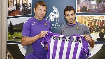 Balenziaga, Villalibre y Yuri han vestido las dos camisetas