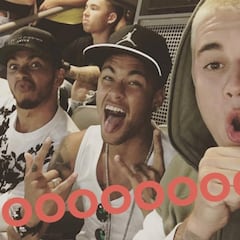 Neymar se divierte con Justin Bieber y Hamilton viendo a Brasil