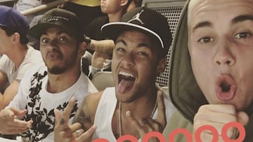 Neymar Jr, Justin Bieber y Lewis Hamilton viendo el Brasil-Ecuador de la Copa America.
Instagram