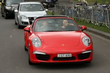 Mark Weber fue el chofer de Maria Sharapova para ir a entrenar al Melbourne Park.