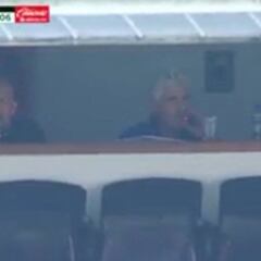 Tuca Ferretti viola ley antitabaco en estadio Azteca