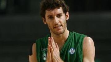 <b>TOCADO.</b> El propio jugador explicó al término del partido que durante la tarde realizó "un mal gesto" que le provocó "un dolor, como si se hubiera dislocado el hombro".