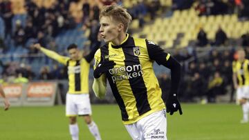 Odegaard celebra su gol al Venlo.
