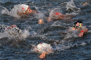 Ángela Martínez, en plena carrera por las aguas del Sena.
