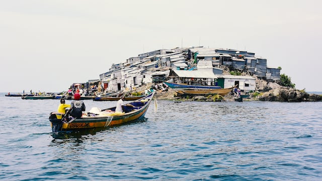 Migingo Island, on the northeast side of Lake Victoria on the border between Uganda and Kenya, had the smallest war in Africa.