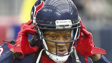 HOUSTON, TX - JANUARY 03: DeAndre Hopkins #10 of the Houston Texans warms up before playing against the Jacksonville Jaguars on January 3, 2016 at NRG Stadium in Houston, Texas.   Scott Halleran/Getty Images/AFP
 == FOR NEWSPAPERS, INTERNET, TELCOS &amp; TELEVISION USE ONLY ==