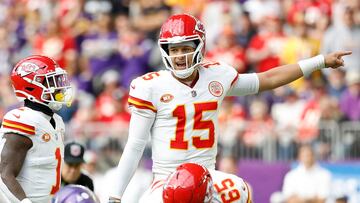 MINNEAPOLIS, MINNESOTA - OCTOBER 08: Patrick Mahomes #15 of the Kansas City Chiefs calls a play during the first quarter against the Minnesota Vikings at U.S. Bank Stadium on October 08, 2023 in Minneapolis, Minnesota.   David Berding/Getty Images/AFP (Photo by David Berding / GETTY IMAGES NORTH AMERICA / Getty Images via AFP)