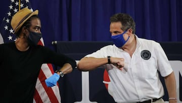 NEW YORK, NEW YORK - MAY 28: Actor Chris Rock joins New York Governor Andrew Cuomo and Rosie Perez at a press conference where the two performers helped to promote coronavirus testing, social distancing and the use of a face mask on May 28, 2020 in New Yo