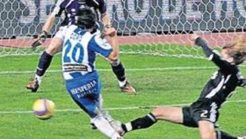 <b>CONTRA UN MURO. </b>Tamudo tropezó ante el muro blanco.