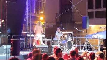 La Policía detiene un concierto de Rocío Saiz en el Orgullo porque enseña los pechos