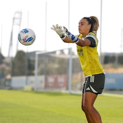 Misa, líder desde el banquillo